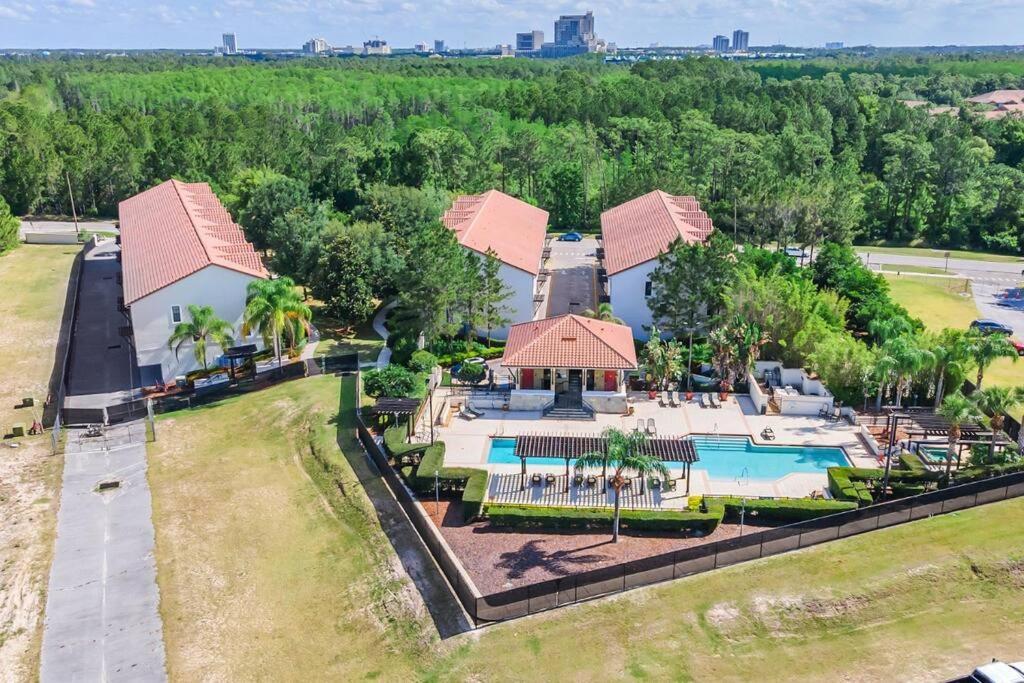 Cozy & Elegant 4Br Enchanted Townhouse - 1 Mile To Disney With Resort Pool, Gym, & Jacuzzi オーランド エクステリア 写真