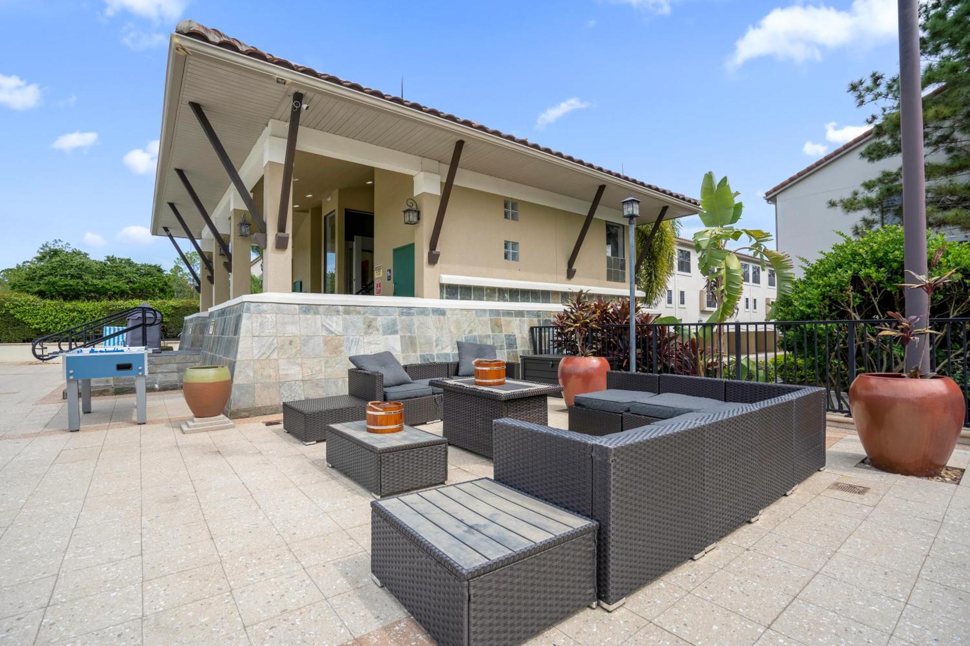 Cozy & Elegant 4Br Enchanted Townhouse - 1 Mile To Disney With Resort Pool, Gym, & Jacuzzi オーランド エクステリア 写真