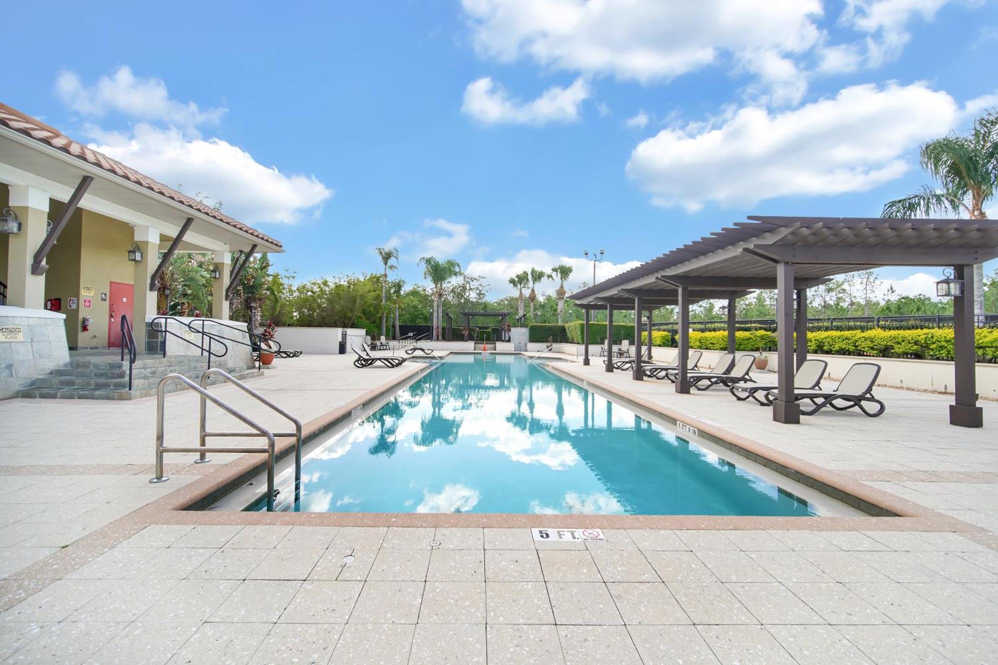 Cozy & Elegant 4Br Enchanted Townhouse - 1 Mile To Disney With Resort Pool, Gym, & Jacuzzi オーランド エクステリア 写真