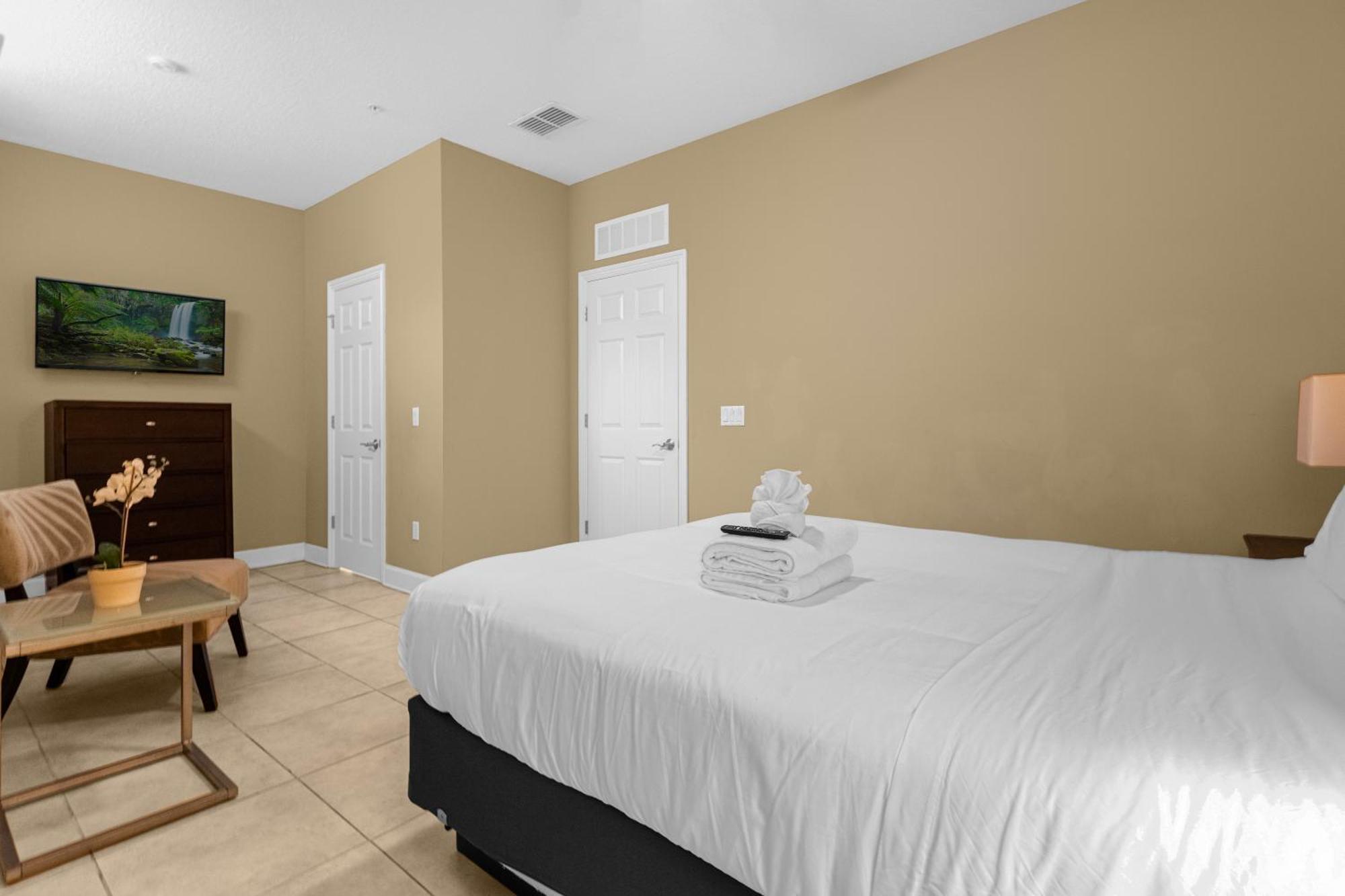 Cozy & Elegant 4Br Enchanted Townhouse - 1 Mile To Disney With Resort Pool, Gym, & Jacuzzi オーランド エクステリア 写真